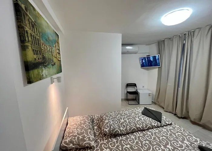 The Rainbow 1 & Free Motorcycle Parking *