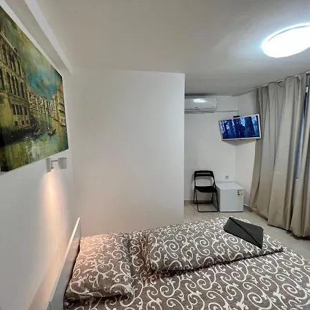 The Rainbow 1 & Free Motorcycle Parking *